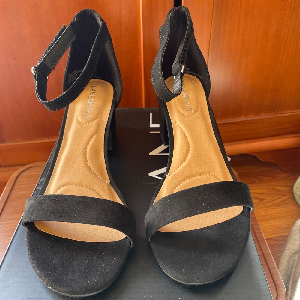 Open toe suede low block heel shoe. Size 8w. New with box/NWT